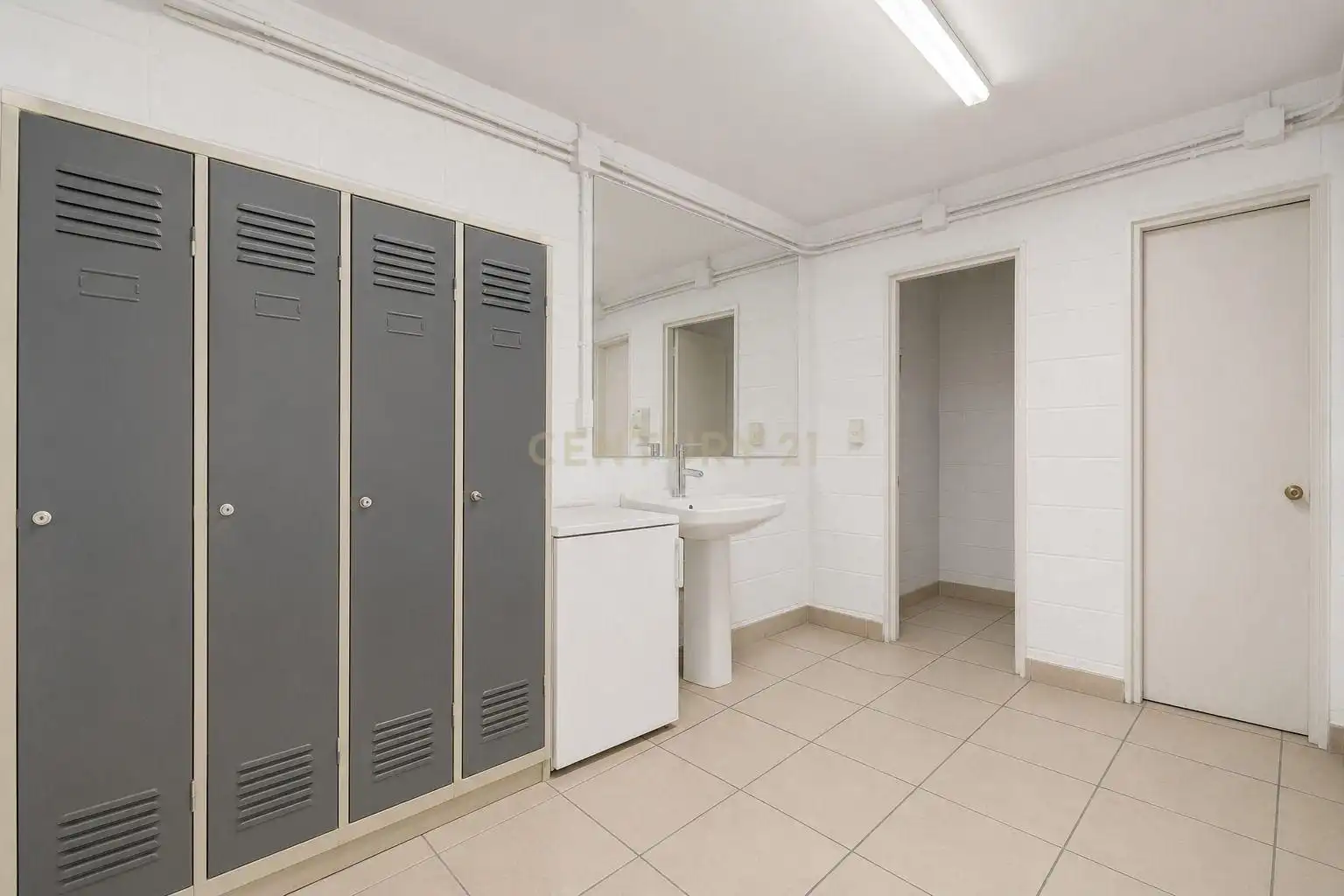 Badezimmer von Fabrikhallen zum Verkauf in Donostia - San Sebastián 