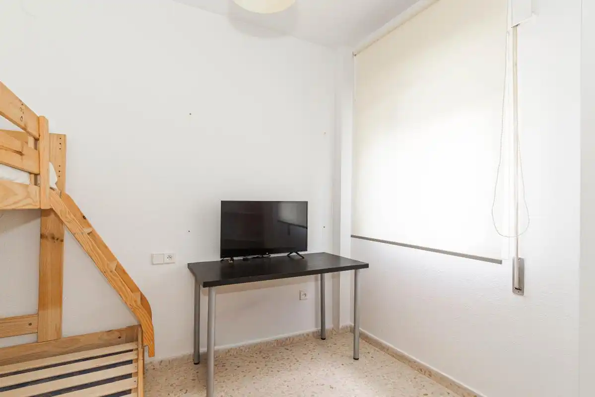 Bedroom of Flat for sale in Camas  with Air Conditioner, Heating and Storage room