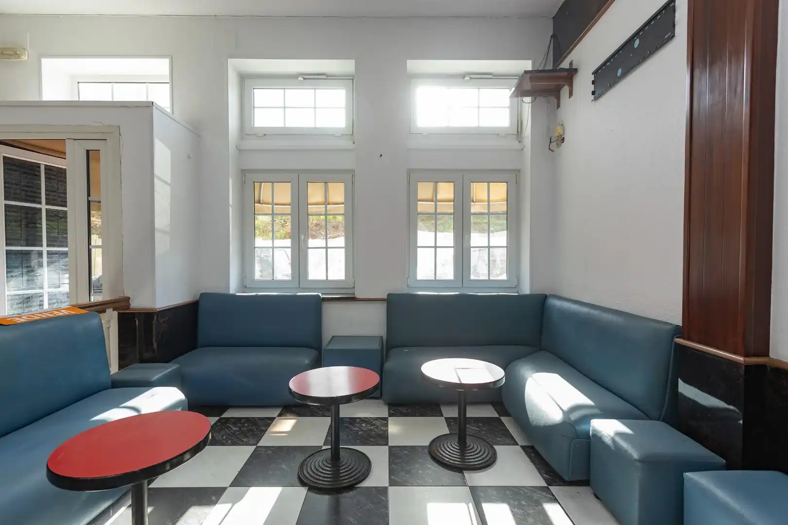 Sala de estar de Local en venta en San Vicente de la Barquera