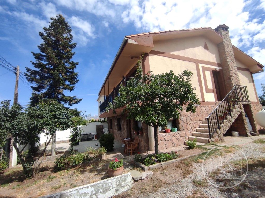 Vista exterior de Casa o xalet en venda en Ávila Capital