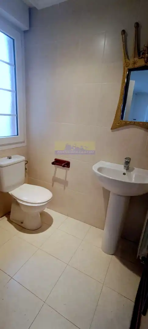 Baño de Casa adosada de alquiler en Castro-Urdiales