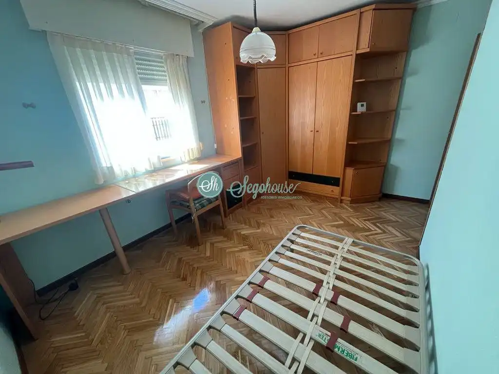 Bedroom of Flat for sale in Segovia  with Heating, Parquet flooring and Terrace