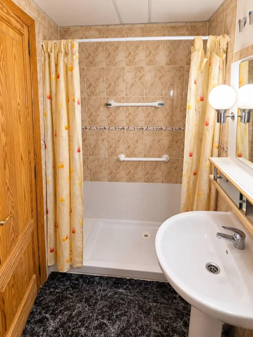 Bathroom of Flat for sale in Llevant