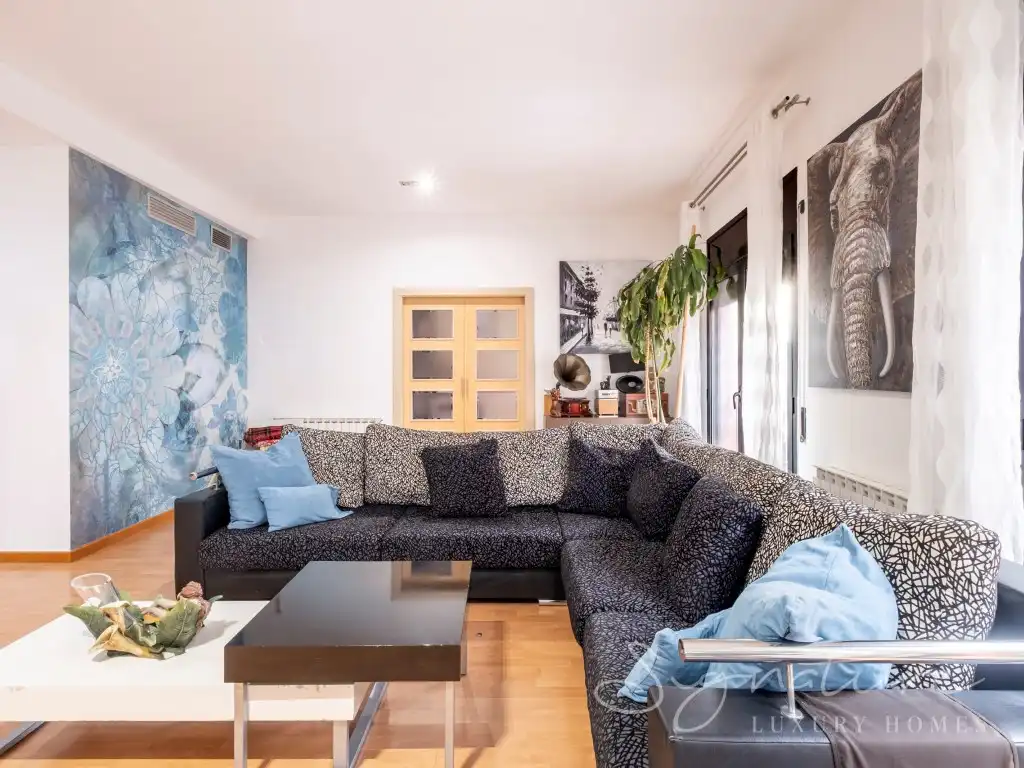 Living room of Ground floor for sale in Sant Cugat del Vallès  with Air Conditioner, Private garden and Terrace