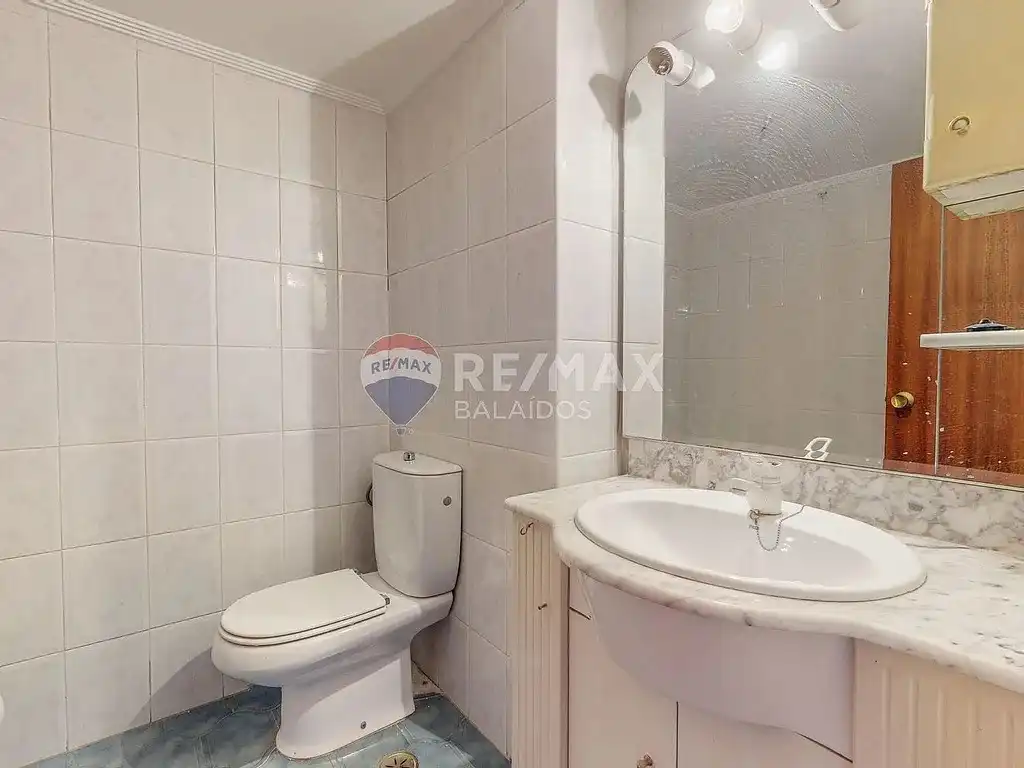 Bathroom of Flat for sale in Vigo   with Heating, Parquet flooring and Terrace