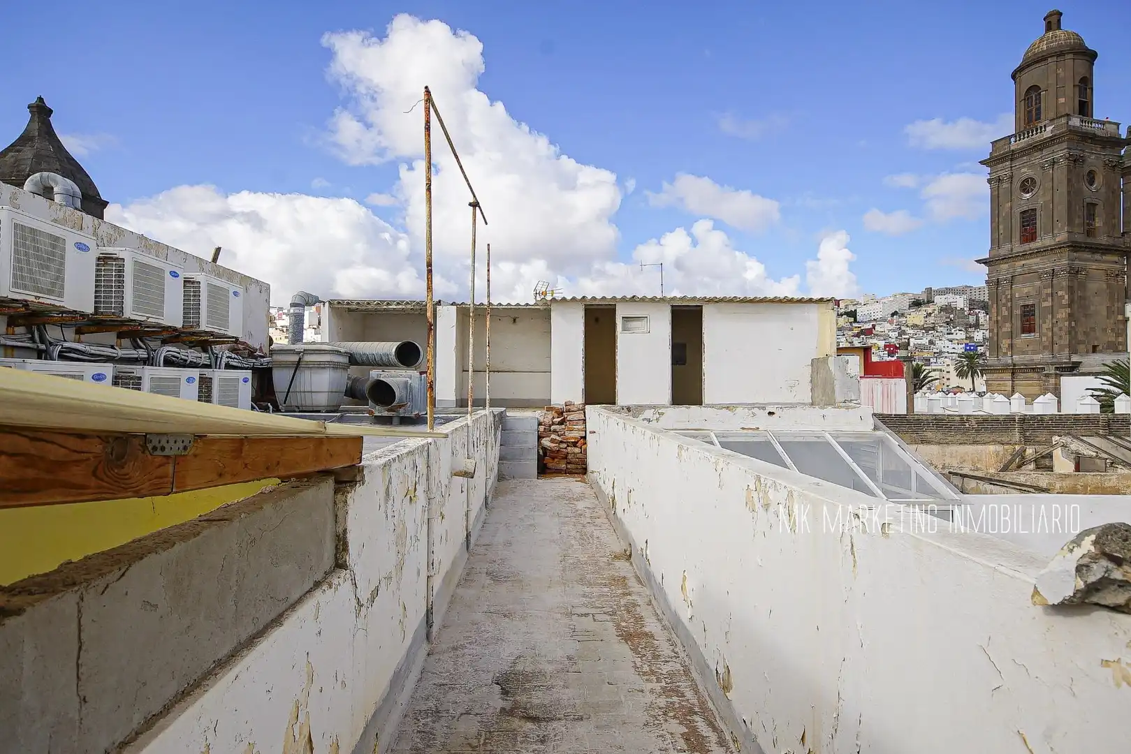 Vista exterior de Casa o xalet en venda en Las Palmas de Gran Canaria amb Terrassa i Balcó