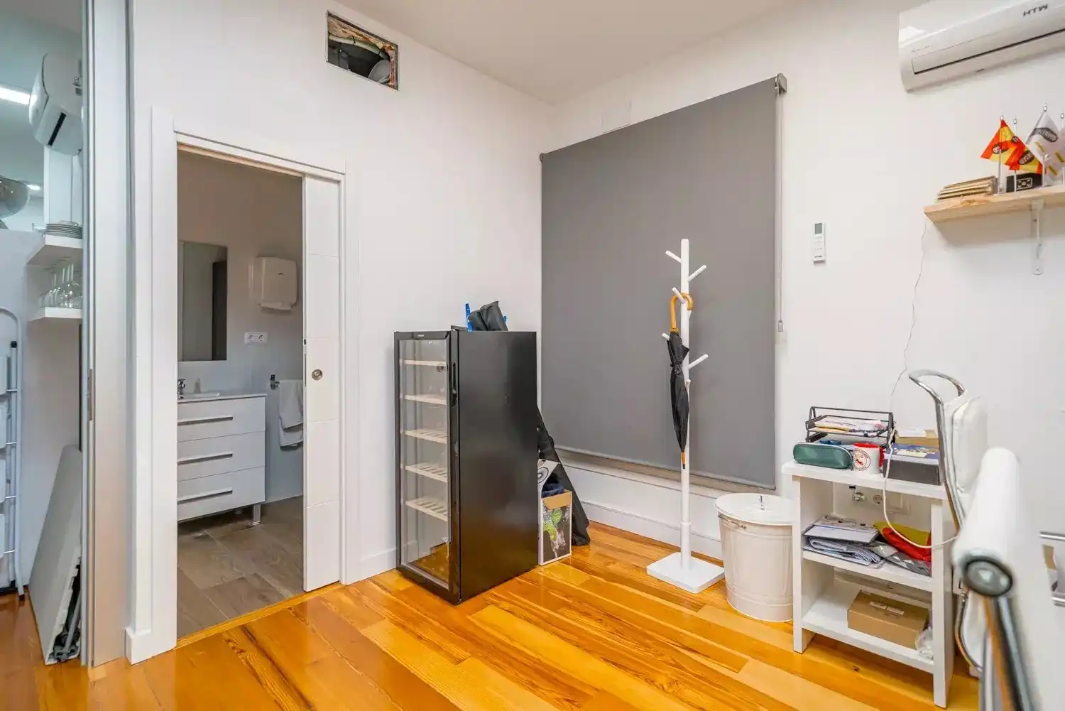 Schlafzimmer von Geschaftsraum zur Miete in Madrid mit Klimaanlage