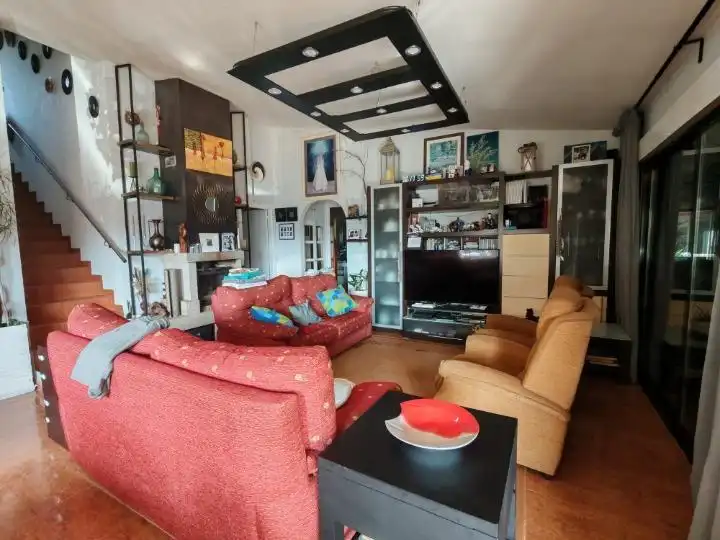 Sala d'estar de Casa o xalet en venda en Mos amb Calefacció, Jardí privat i Traster