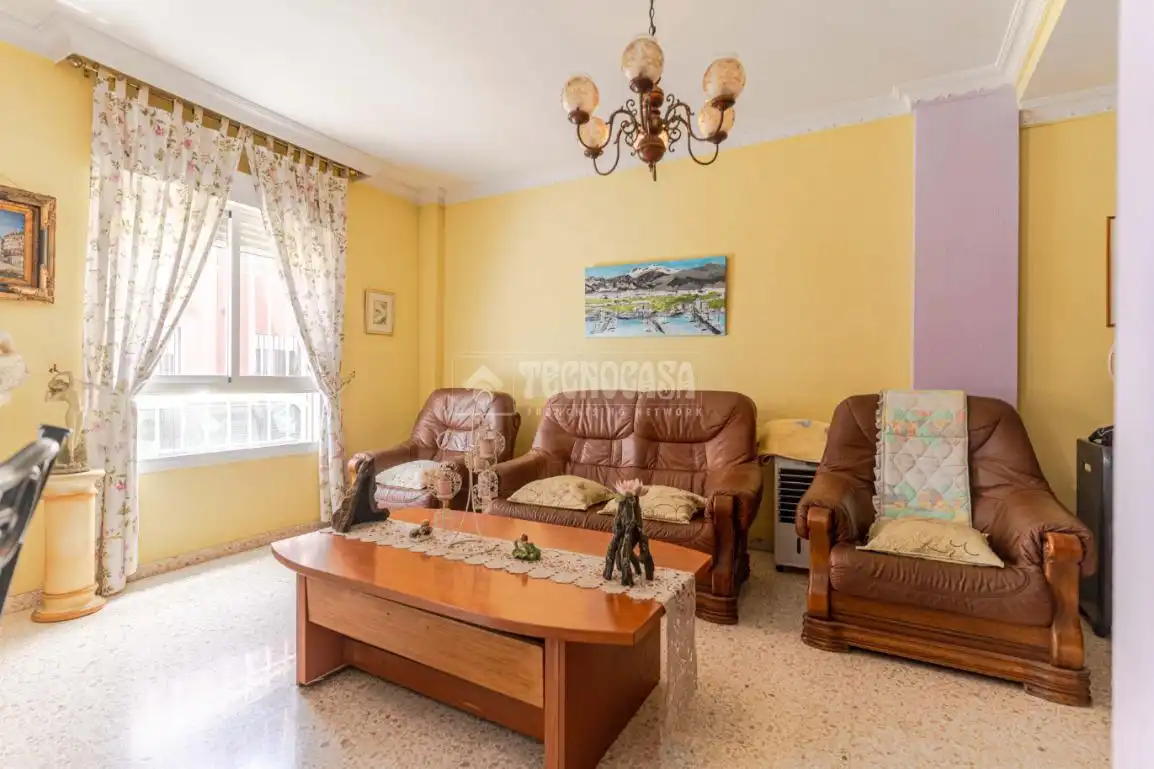 Sala de estar de Casa adosada en venta en Motril con Calefacción y Terraza