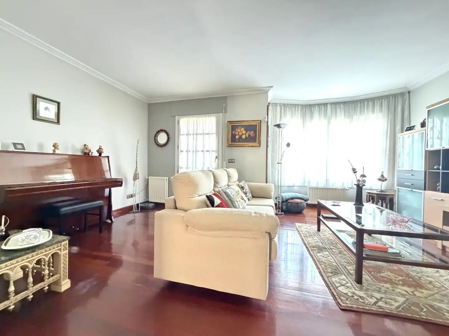 Sala de estar de Casa adosada en venta en Lasarte-Oria con Calefacción, Jardín privado y Parquet