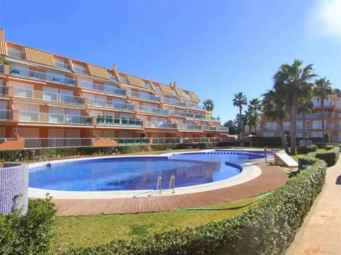Vista exterior de Pis en venda en Dénia amb Aire condicionat, Piscina i Balcó