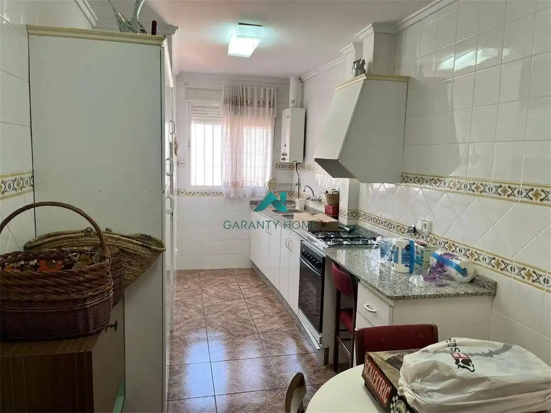 Cocina de Casa o chalet en venta en Valencia con Aire acondicionado, Calefacción y Jardín privado