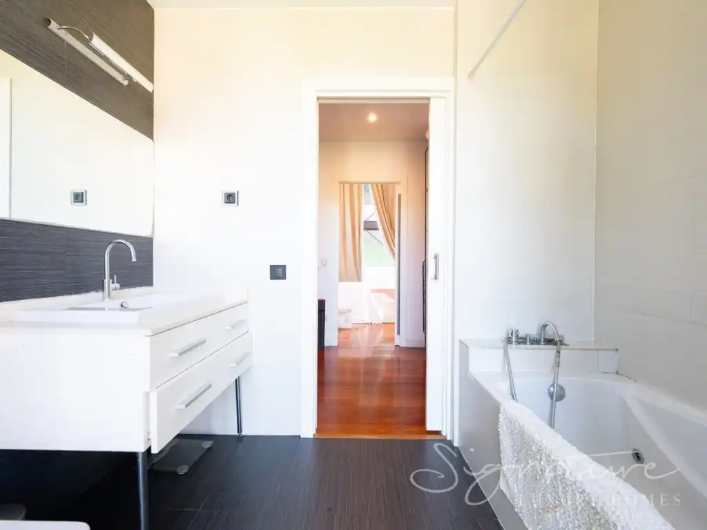 Bany de Casa o xalet en venda en Barcelona amb Aire condicionat