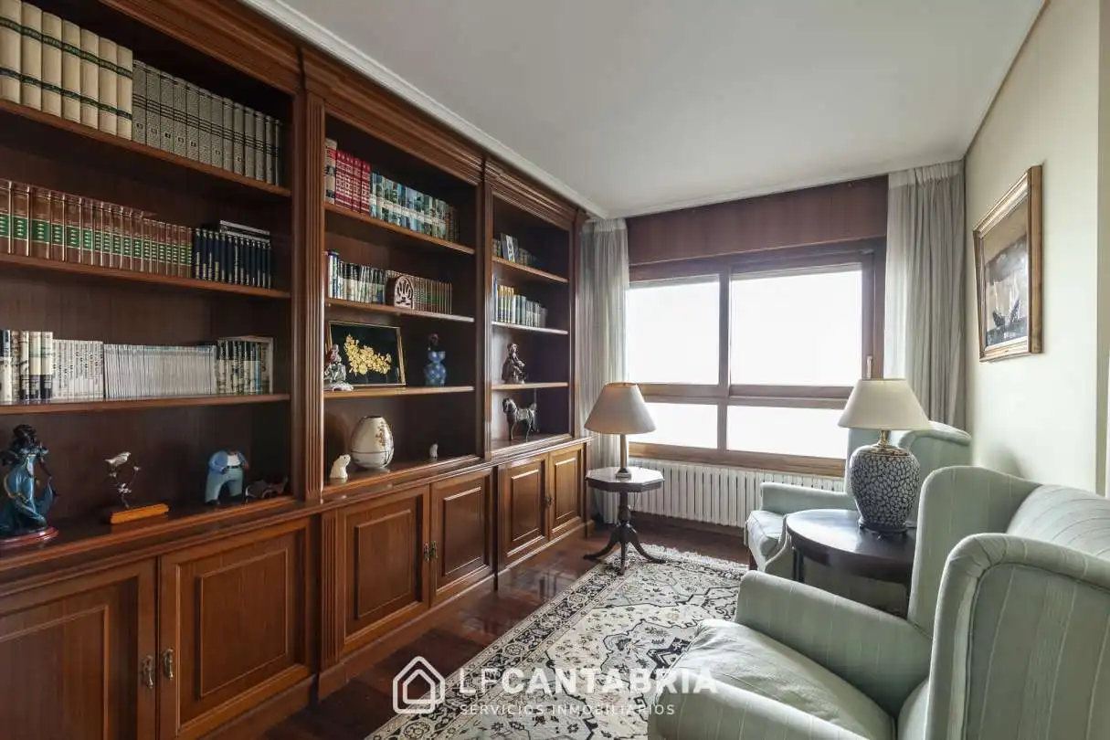 Sala de estar de Dúplex en venta en Santander con Calefacción y Terraza