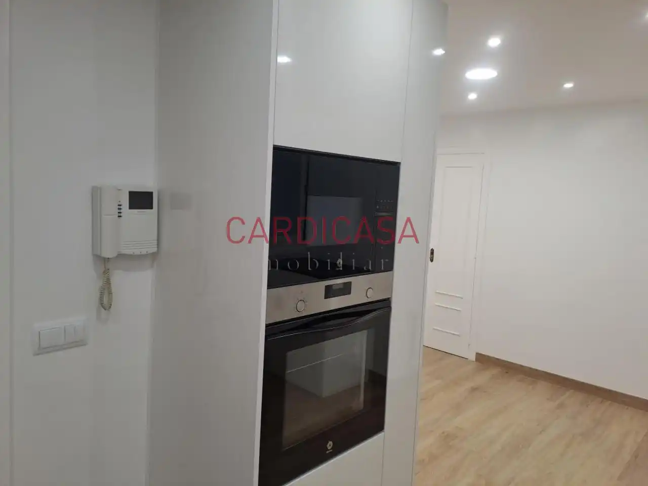 Cocina de Piso de alquiler en Vigo  con Calefacción, Parquet y Balcón