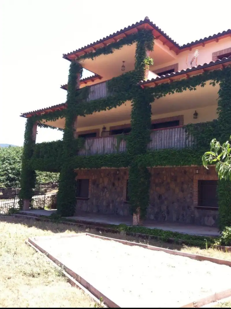 Vista exterior de Casa o xalet en venda en Valdastillas amb Aire condicionat, Calefacció i Terrassa