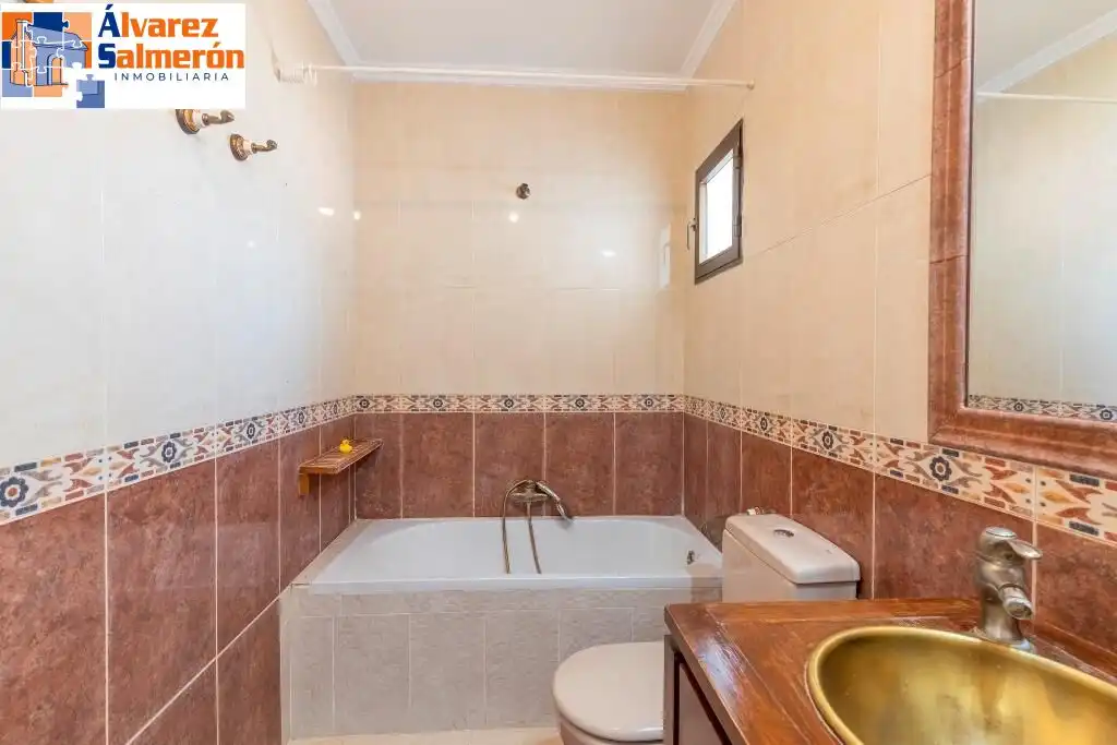 Bathroom of Houses for sale in Albolote  with Air Conditioner, Private garden and Terrace