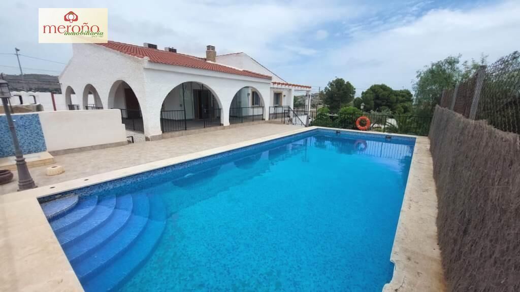 Piscina de Casa o xalet en venda en Alicante / Alacant amb Aire condicionat, Calefacció i Terrassa