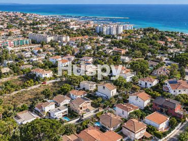 Terreny residencial en venda a Carrer Turó de les Monges