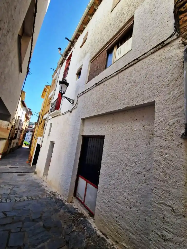 Vista exterior de Casa o xalet en venda en Camporrélls amb Jardí privat, Terrassa i Balcó