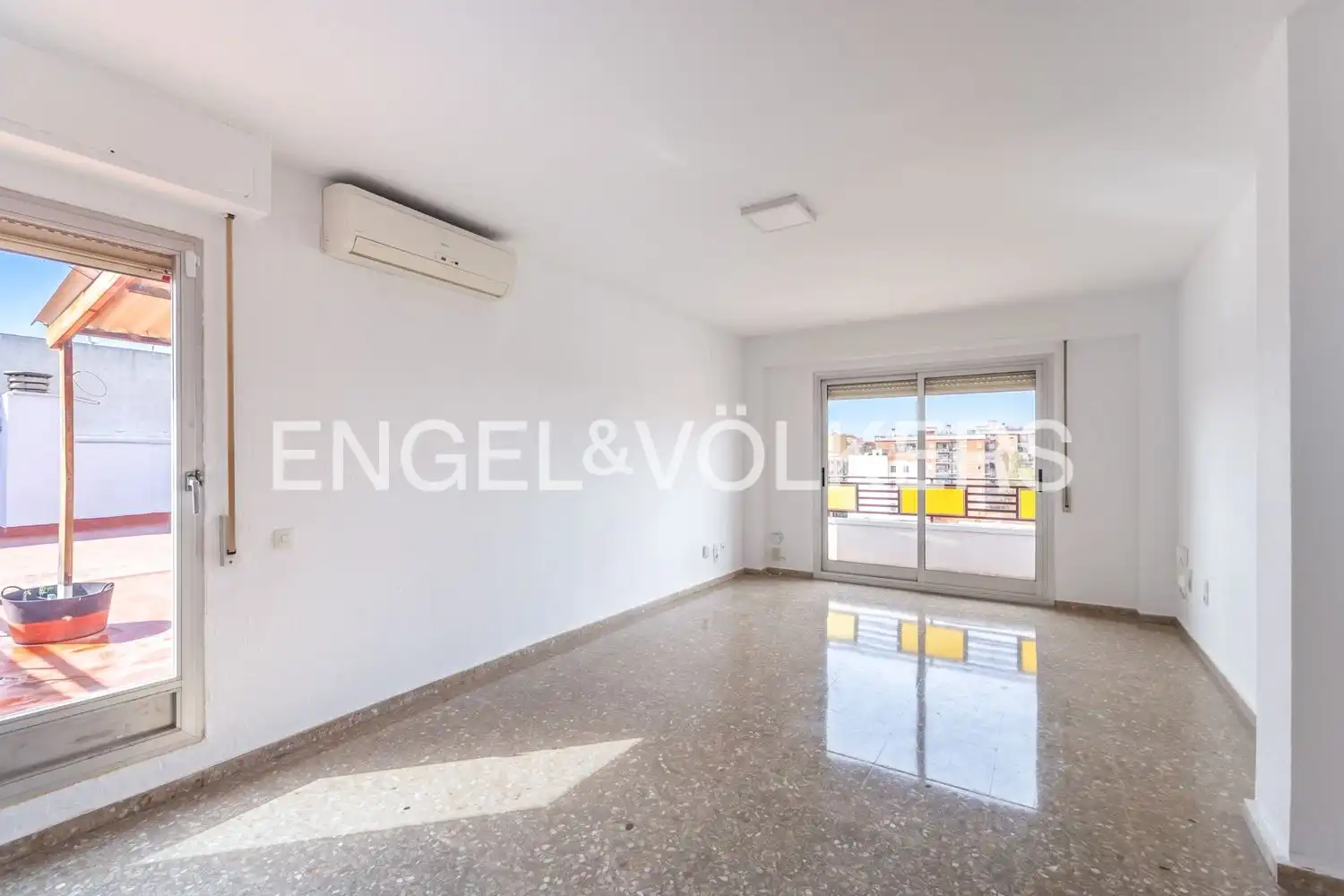 Living room of Attic for rent in Valencia  with Air Conditioner, Heating and Terrace