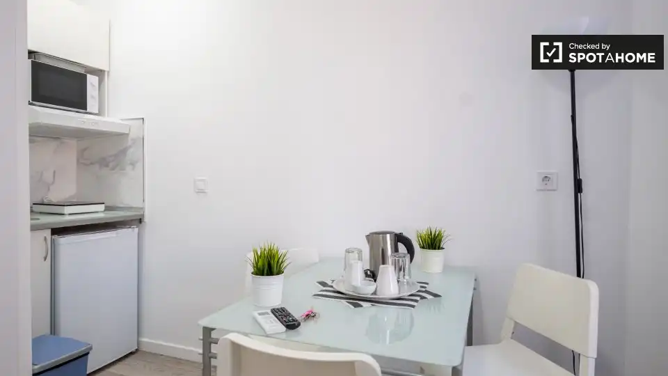 Room in Universidad - Malasaña