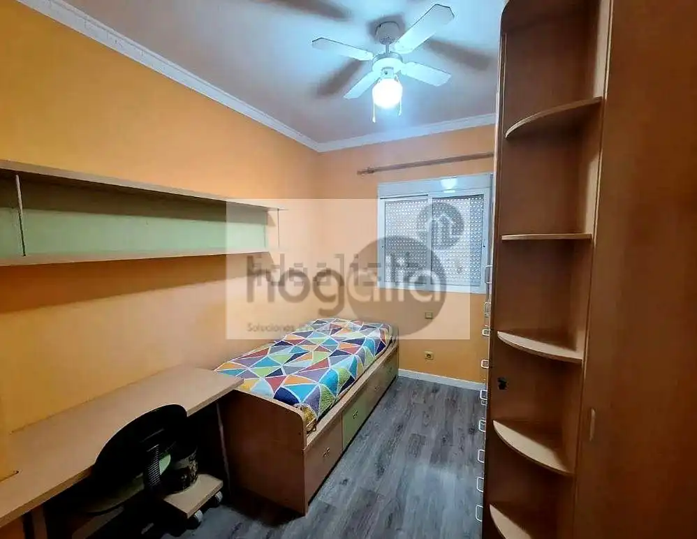 Bedroom of Flat for rent in Sevilla  with Air Conditioner, Furnished and Community pool