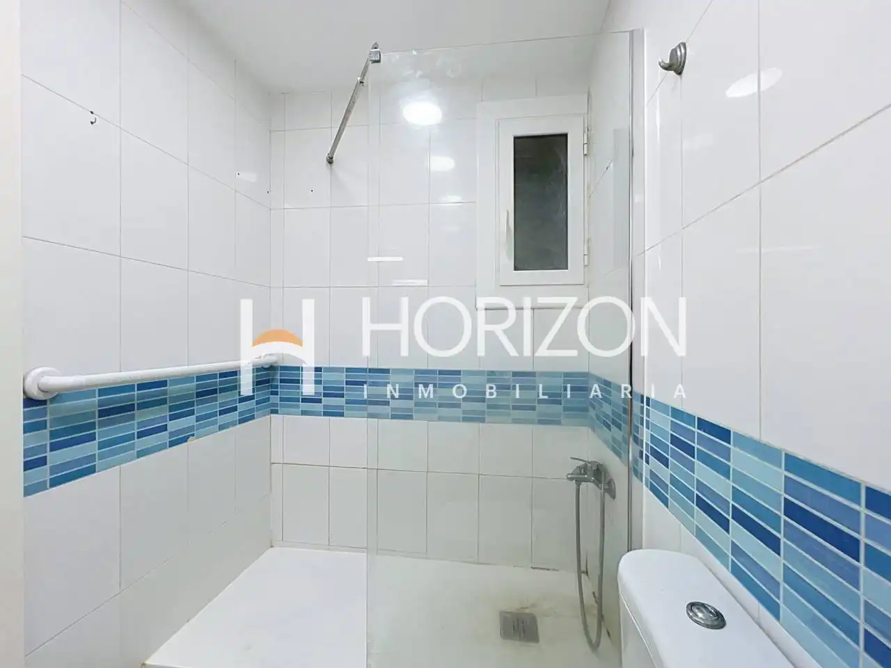 Baño de Piso en venta en Barcelona con Parquet, Trastero y Amueblado