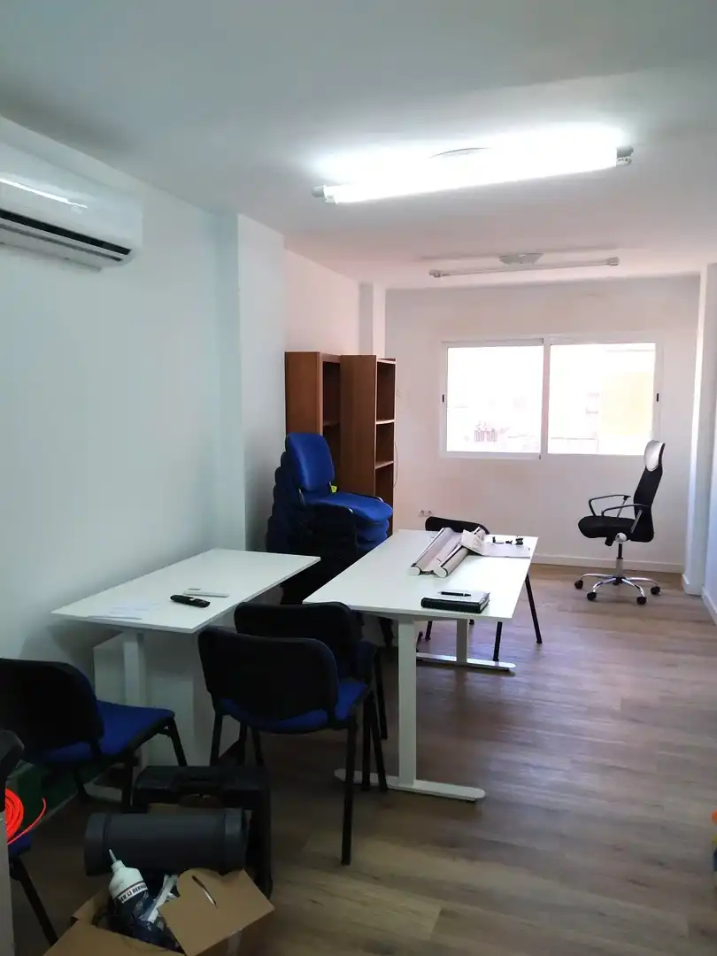 Bureau avec ascenseur à vendre à Comedias