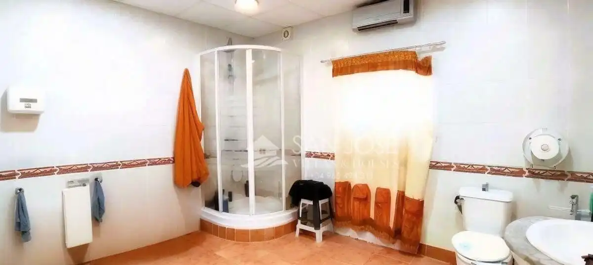 Bany de Casa o xalet en venda en Monóvar  / Monòver amb Calefacció, Traster i Piscina