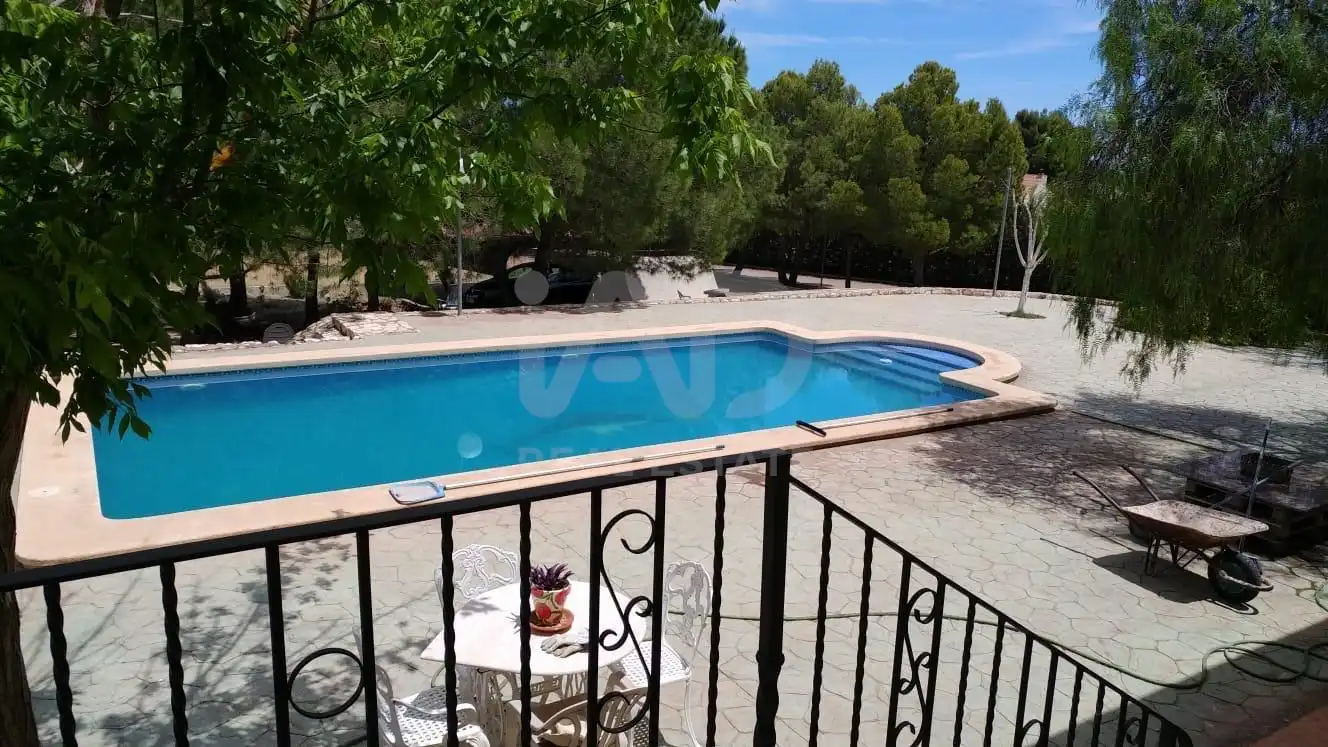 Country homes for sale in Yecla