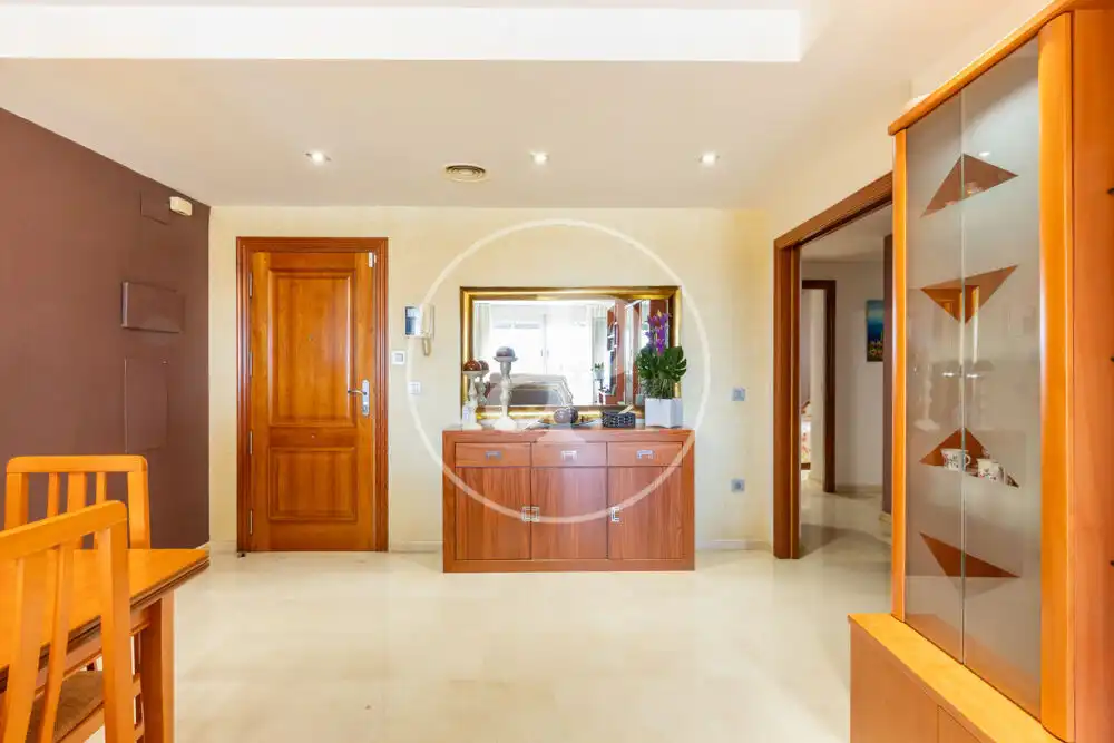 Piso en venta en Avinguda Cardenal Vicent Enrique I Tarancó, Piscinas
