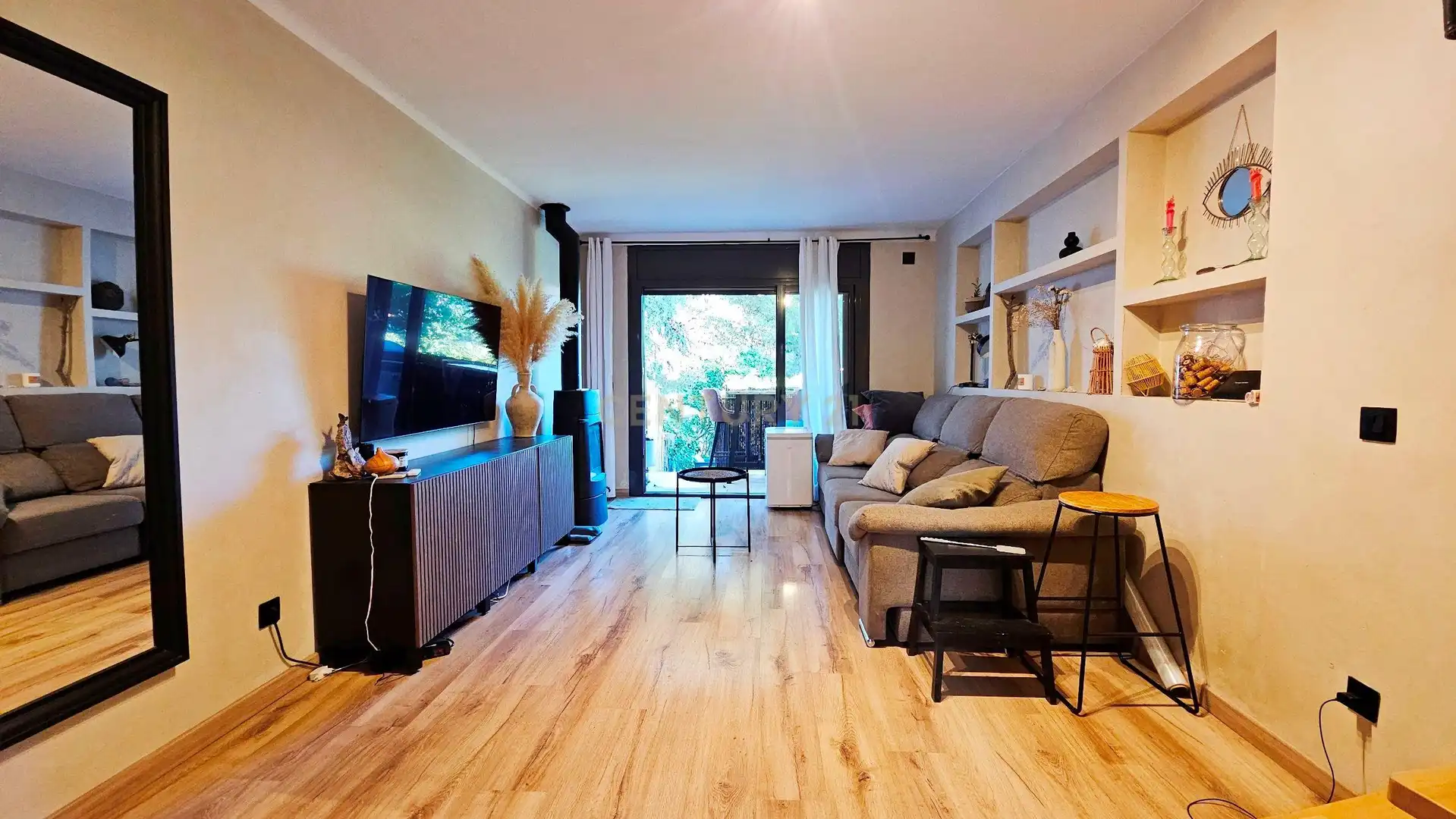 Wohnzimmer von Einfamilien-Reihenhaus zum Verkauf in Llançà mit Privatgarten, Ofen und Waschmaschine