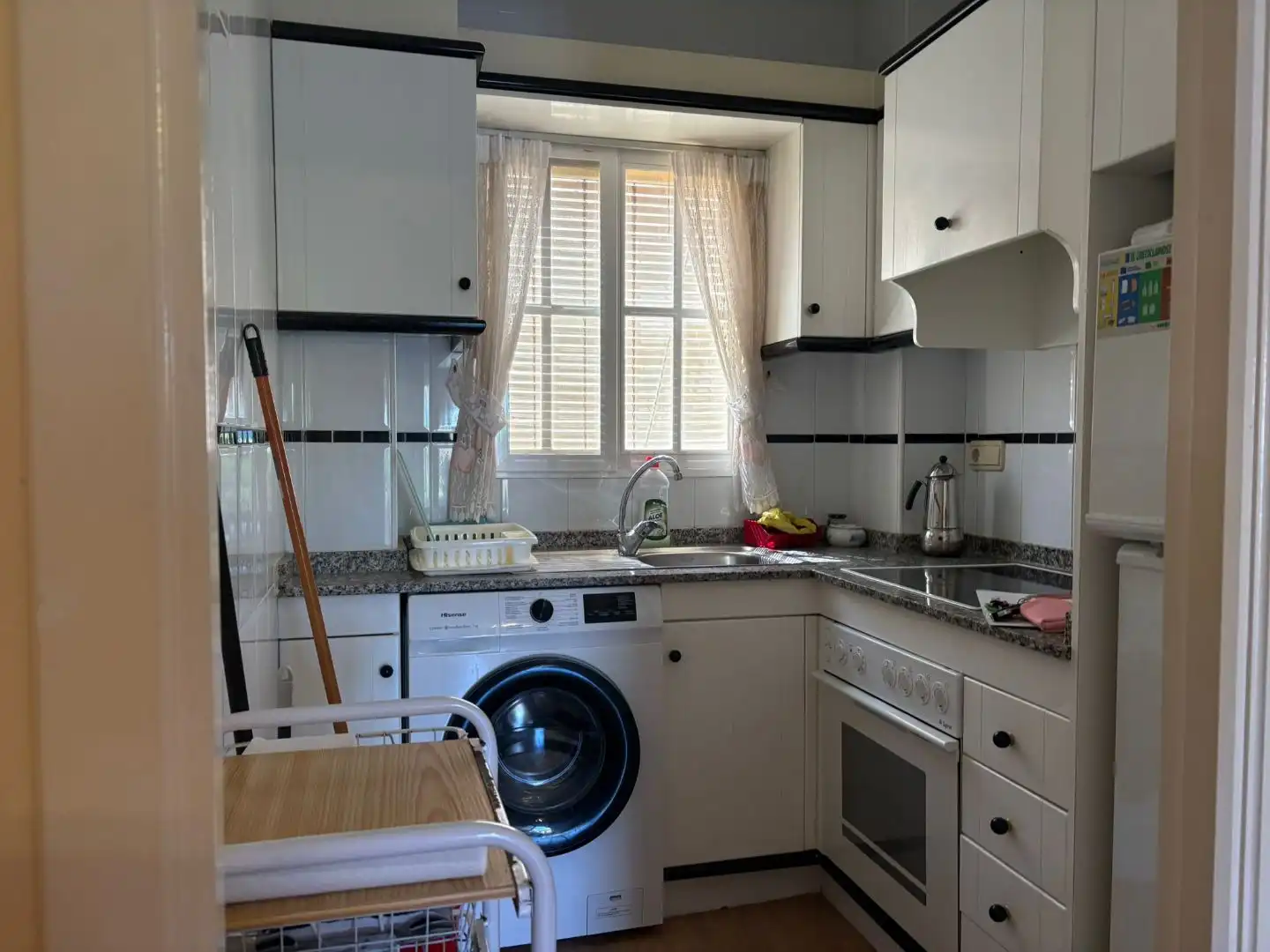 Cuina de Pis en venda en Torrevieja amb Terrassa, Piscina i Balcó