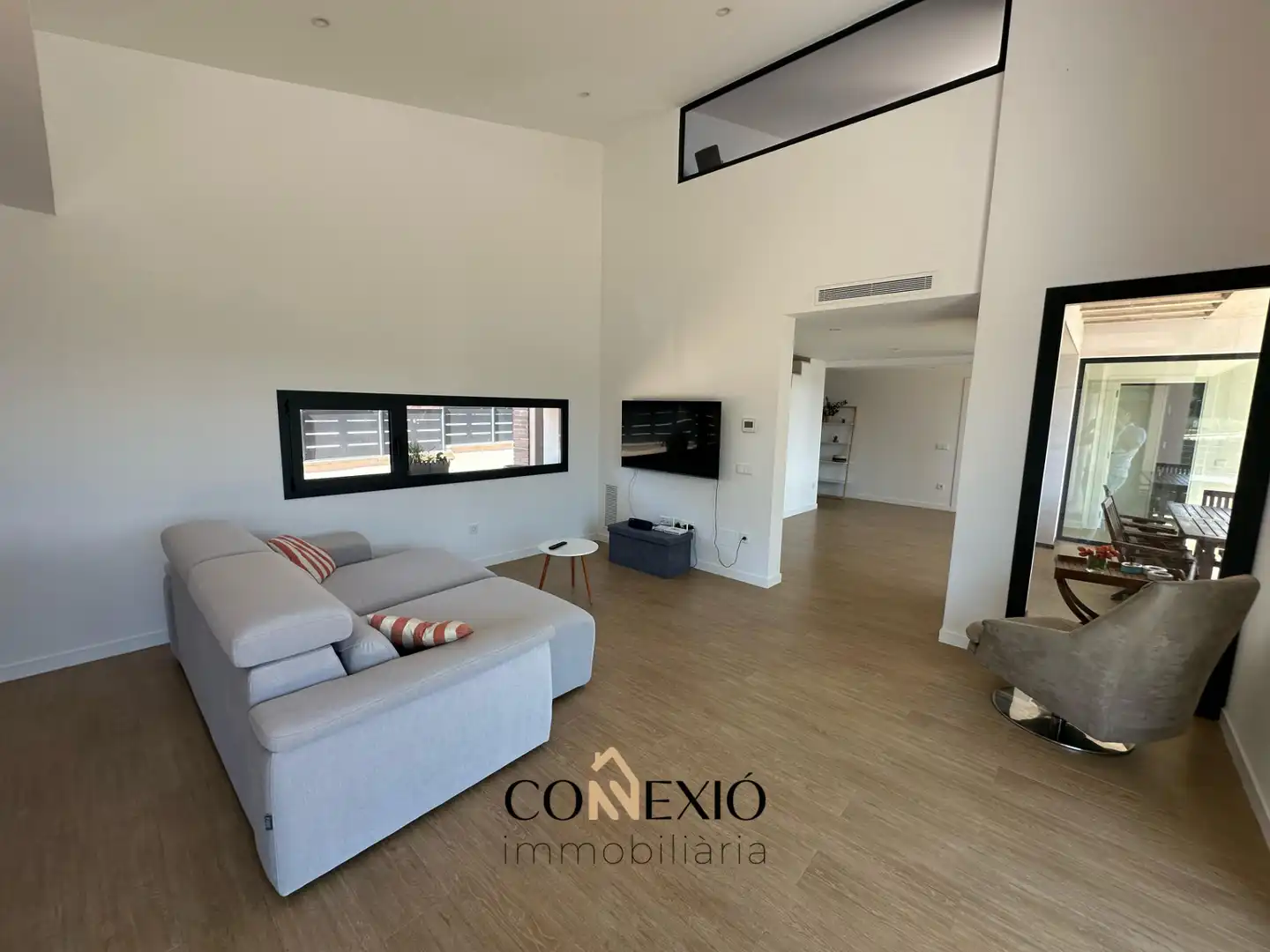 Sala de estar de Casa o chalet en venta en Medinyà con Aire acondicionado, Calefacción y Jardín privado