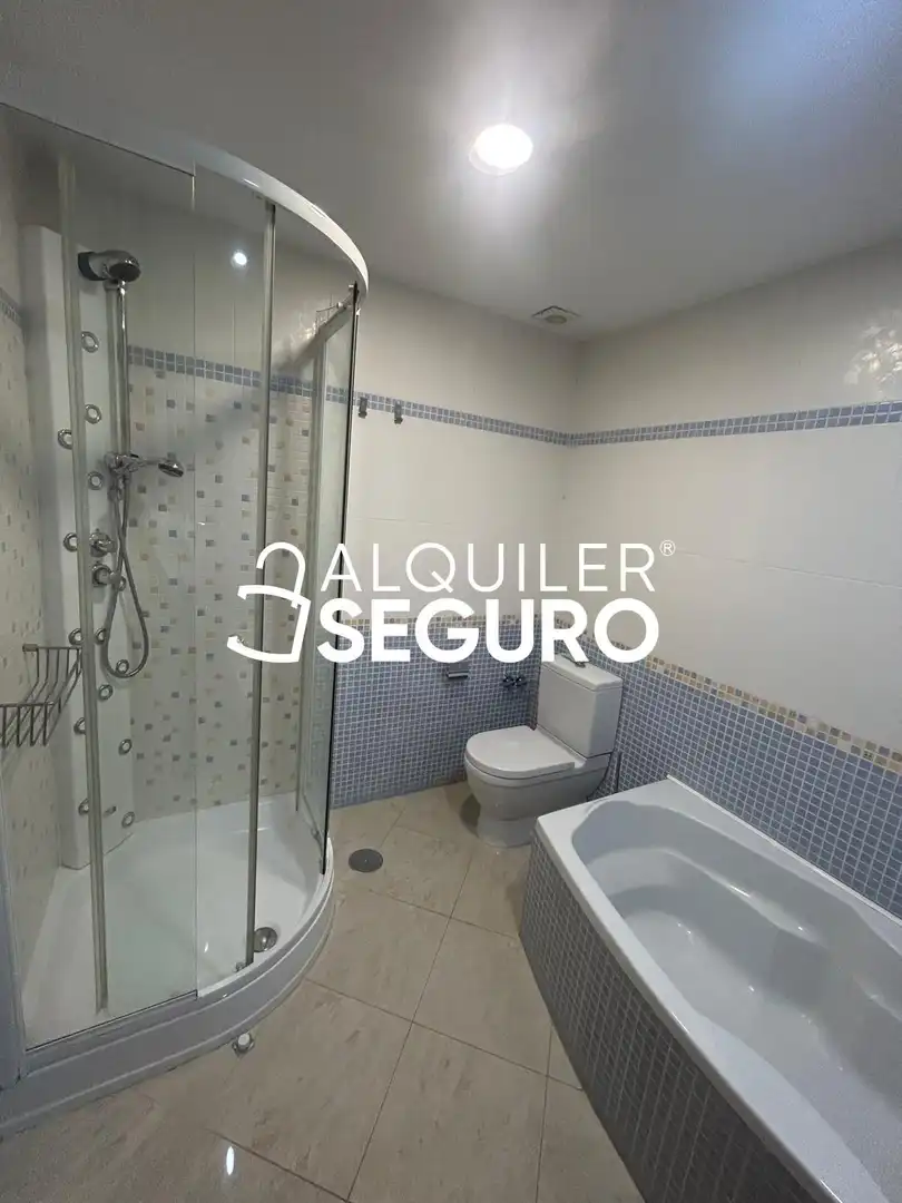 Bany de Pis de lloguer en Granada amb Aire condicionat, Calefacció i Terrassa