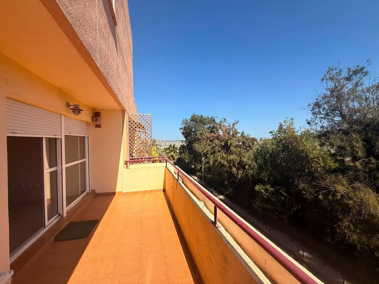 Balcony of Flat for sale in Algeciras  with Private garden