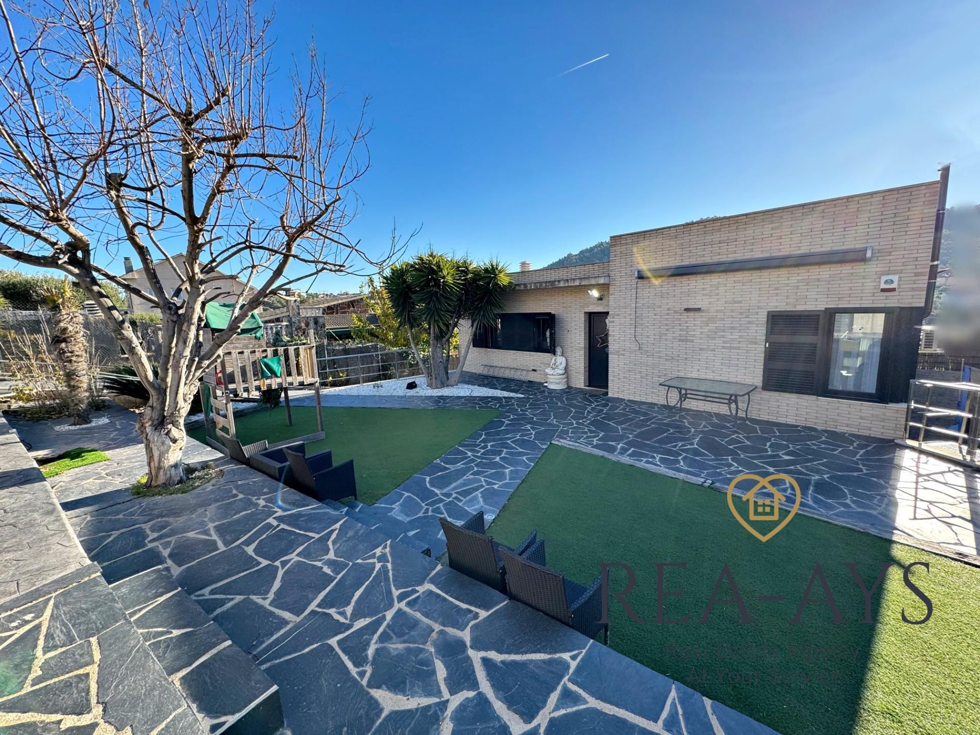 Terrassa de Casa o xalet en venda en Vallirana amb Aire condicionat, Calefacció i Jardí privat