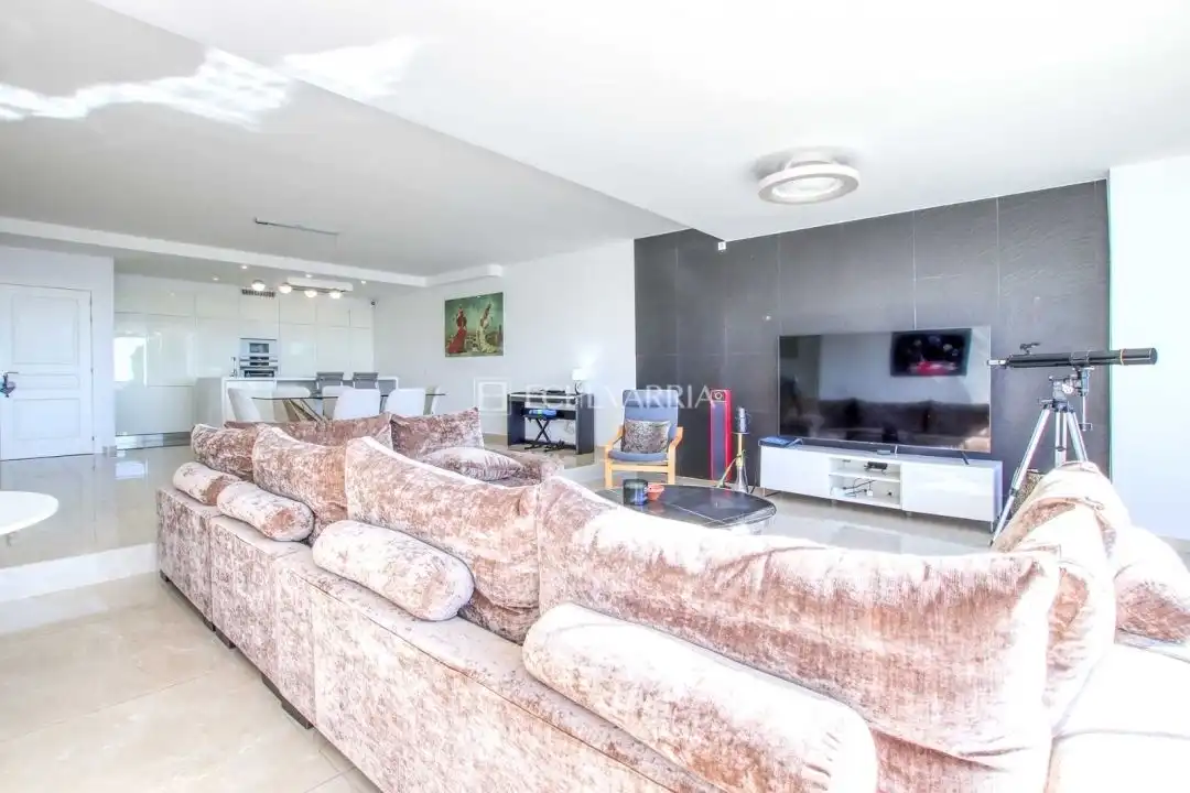 Sala d'estar de Casa adosada en venda en Marbella amb Aire condicionat, Calefacció i Jardí privat