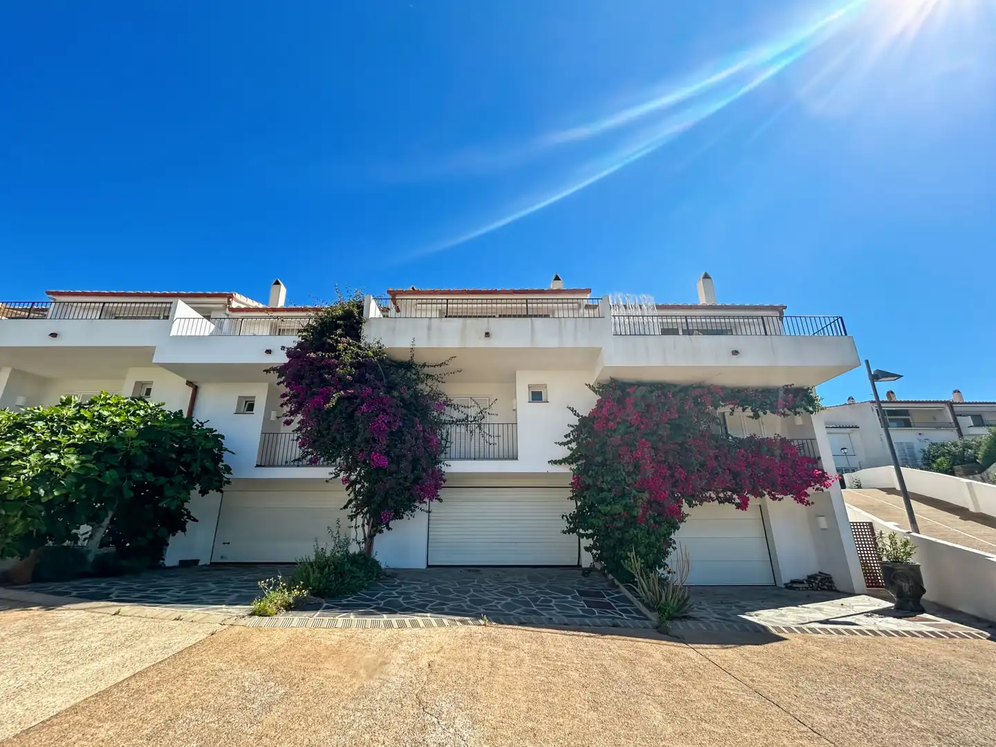 Außenansicht von Einfamilien-Reihenhaus zum Verkauf in Cadaqués mit Klimaanlage, Heizung und Terrasse