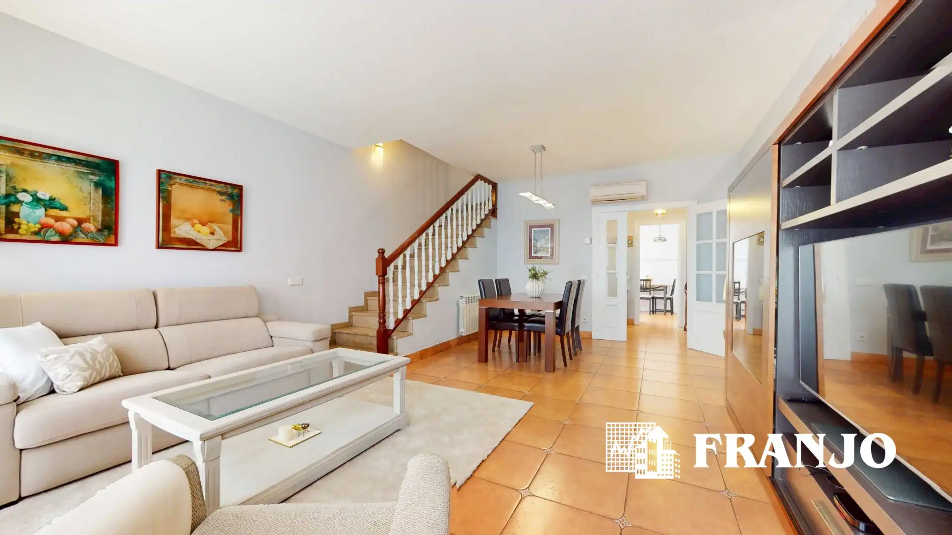 Sala de estar de Casa adosada en venta en Barberà del Vallès con Aire acondicionado, Calefacción y Terraza