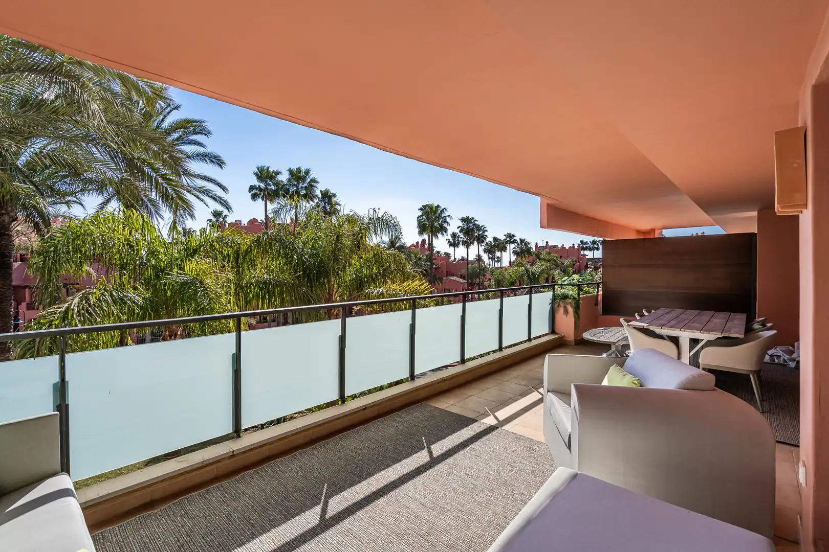 Appartement compact avec piscine à vendre à Selwo