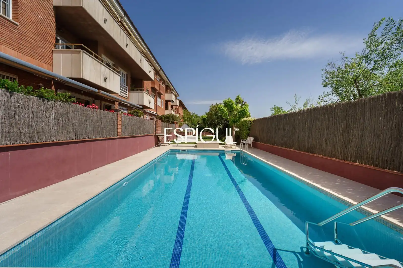 Swimming pool of Flat for rent in Sant Cugat del Vallès  with Air Conditioner, Heating and Parquet flooring