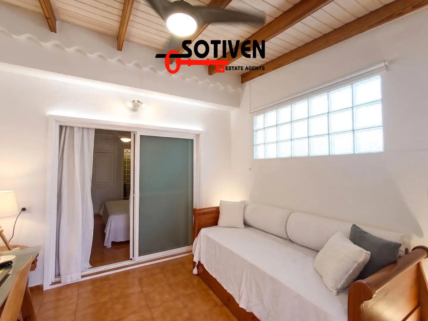 Dormitori de Apartament de lloguer en Adeje amb Terrassa i Piscina comunitària