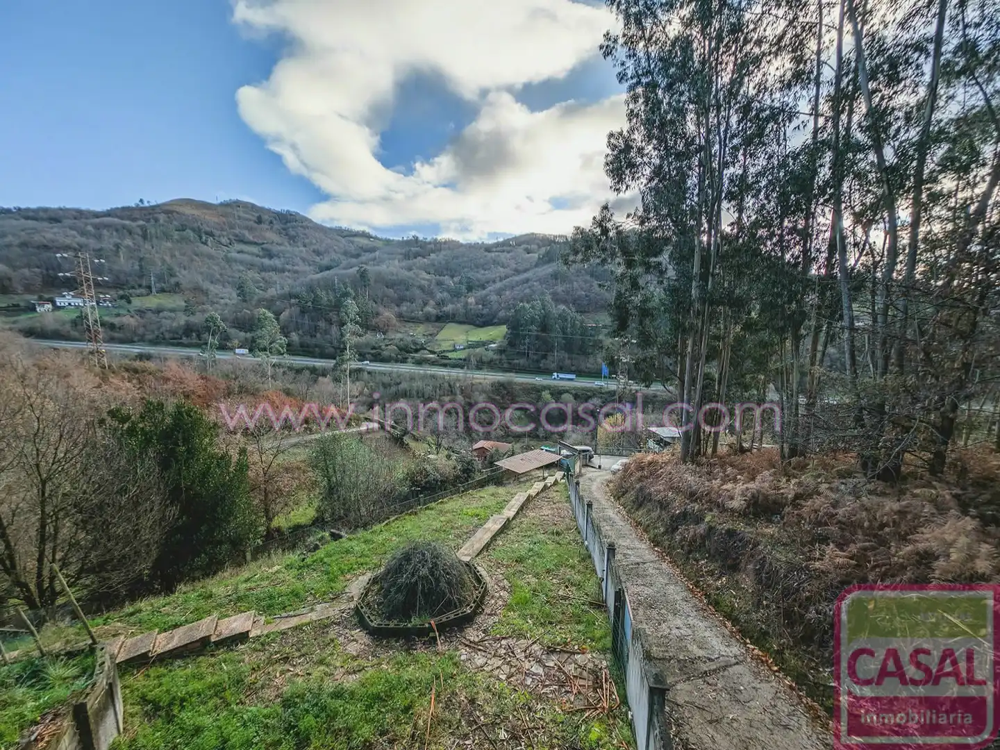 Vista exterior de Casa o xalet en venda en Mieres (Asturias) amb Calefacció, Terrassa i Traster
