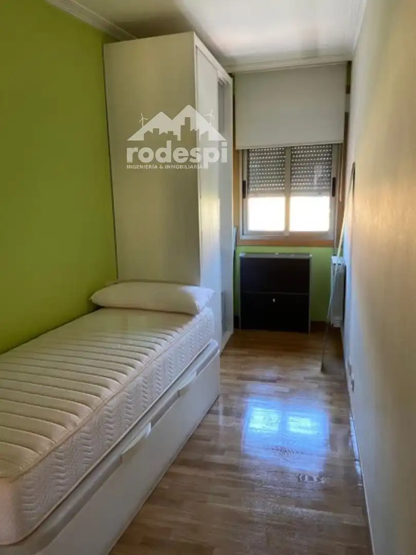 Habitación de Ático en venta en Vigo  con Calefacción, Trastero y Amueblado