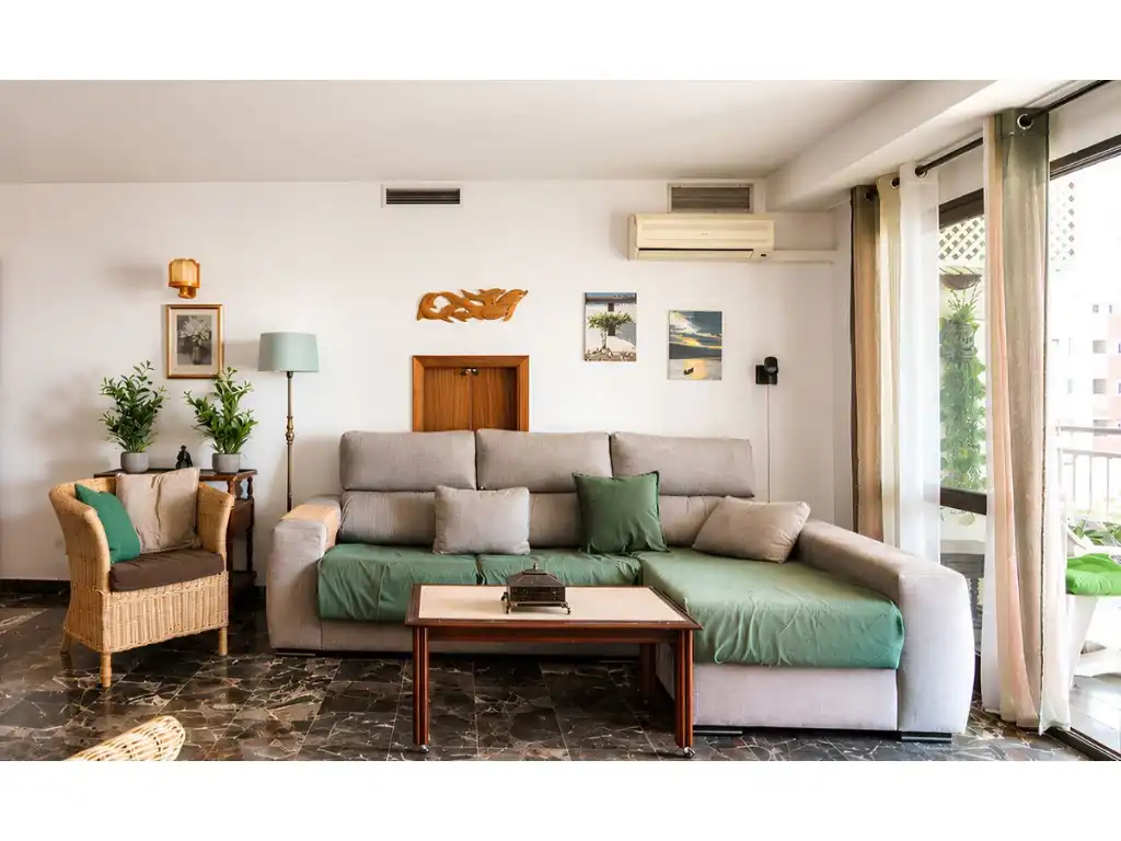 Sala de estar de Piso en venta en Fuengirola con Aire acondicionado, Terraza y Amueblado