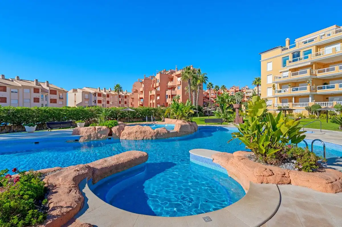 Piscina de Apartament en venda en Orihuela amb Aire condicionat, Jardí privat i Terrassa