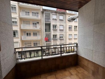 Pis amb balcó en venda a Rúa Doutor Fleming