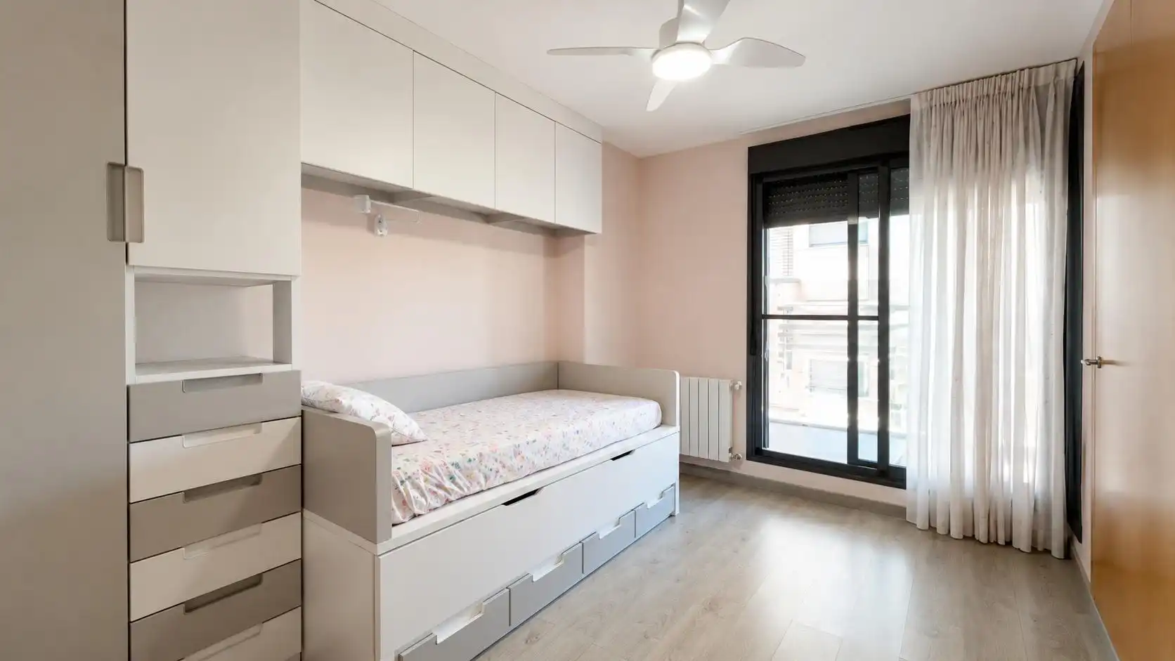Habitación de Planta baja en venta en Paterna con Aire acondicionado, Calefacción y Jardín privado